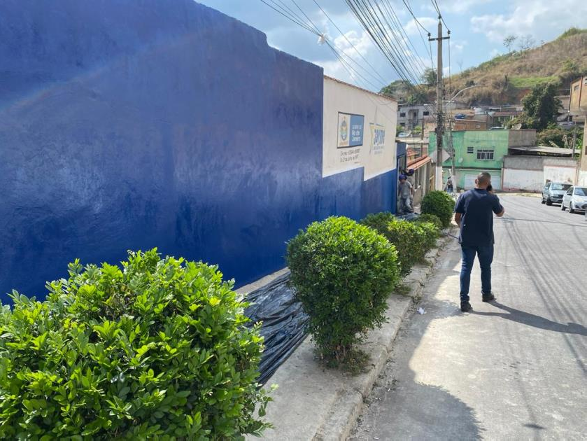 Pintura muro da frente